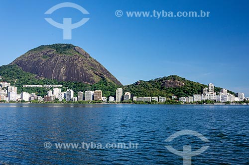  View of the Rodrigo de Freitas Lagoon with the Cabritos Mountain (Kid Goat Mountain) in the background  - Rio de Janeiro city - Rio de Janeiro state (RJ) - Brazil