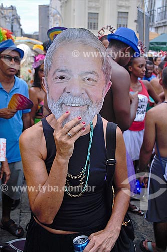  Reveler with mask of ex-president Luiz Inacio Lula da Silva during the carnival  - Rio de Janeiro city - Rio de Janeiro state (RJ) - Brazil