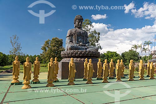  Female statues of Bodhisattvas - enlightened beings - with the position of a hand representing welcome and another hand positive energy and the Amitabha Buddha - Chen Tien Buddhist Center  - Foz do Iguacu city - Parana state (PR) - Brazil