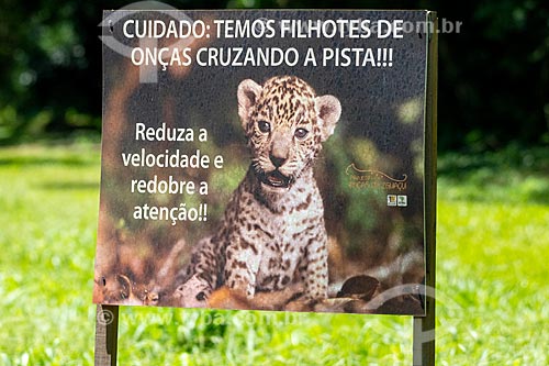  Plaque indicating crossing area of wild animals near to Iguassu National Park  - Foz do Iguacu city - Parana state (PR) - Brazil