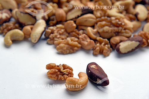  Detail of walnuts, cashew nuts and brazil nuts  - Rio de Janeiro city - Rio de Janeiro state (RJ) - Brazil
