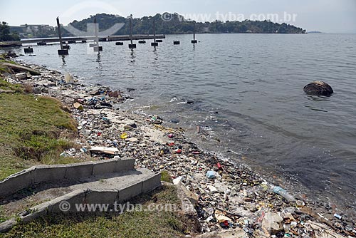  Trash accumulated on the banks of Guanabara Bay - Fundao Island  - Rio de Janeiro city - Rio de Janeiro state (RJ) - Brazil