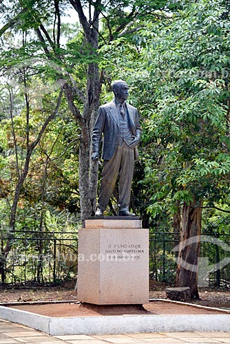  Statue of ex-president Juscelino Kubitschek - Catetinho Museum (1956) - first official residence of President Juscelino Kubitschek in the new Federal District at the time of the construction of Brasília  - Brasilia city - Distrito Federal (Federal District) (DF) - Brazil
