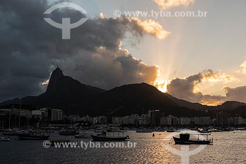  View of the sunset - Corcovado Mountain from short wall of Urca  - Rio de Janeiro city - Rio de Janeiro state (RJ) - Brazil