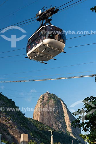  Cable car making the crossing between the Urca Mountain and Sugarloaf - General Tiburcio Square  - Rio de Janeiro city - Rio de Janeiro state (RJ) - Brazil