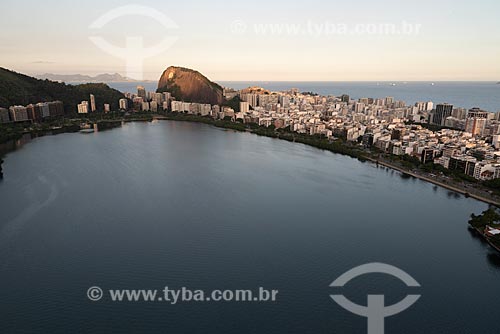  Aerial photo of the Rodrigo de Freitas Lagoon with the Ipanema neighborhood to the right  - Rio de Janeiro city - Rio de Janeiro state (RJ) - Brazil