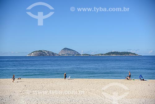  View of the Ipanema Beach waterfront with the Natural Monument of Cagarras Island in the background  - Rio de Janeiro city - Rio de Janeiro state (RJ) - Brazil