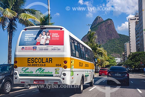  Traffic - Vieira Souto Avenue with the Morro Dois Irmaos (Two Brothers Mountain) in the background  - Rio de Janeiro city - Rio de Janeiro state (RJ) - Brazil