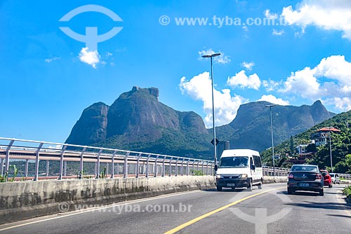  Traffic - Niemeyer Avenue with the Tim Maia Bike lane - to the left - and the Rock of Gavea in the background  - Rio de Janeiro city - Rio de Janeiro state (RJ) - Brazil