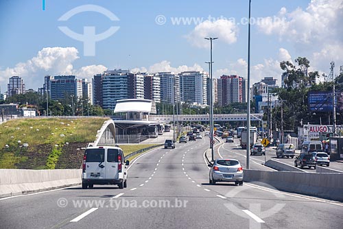  View of the Armando Lombardi Avenue with the Station of BRT Transoeste - Jardim Oceanico Station - and Jardim Oceanico Station of Rio Subway  - Rio de Janeiro city - Rio de Janeiro state (RJ) - Brazil