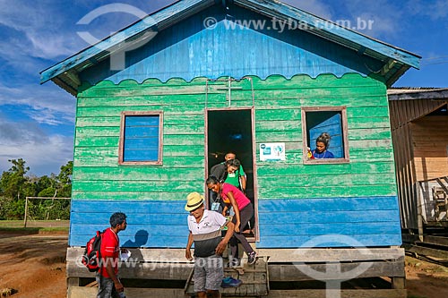  Riverines leaving the Church of San Francisco - Anama Sustainable Development Reserve  - Barcelos city - Amazonas state (AM) - Brazil