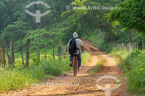  Children riding bicycles - dirt road - Guarani city rural zone  - Guarani city - Minas Gerais state (MG) - Brazil