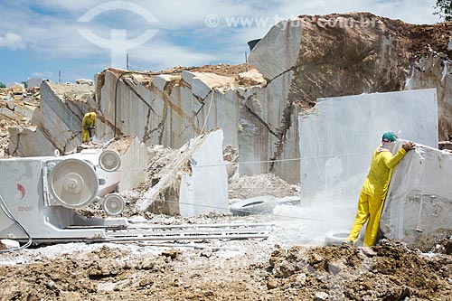  Extraction of marble block with diamond wire machine  - Sao Jose do Serido city - Rio Grande do Norte state (RN) - Brazil