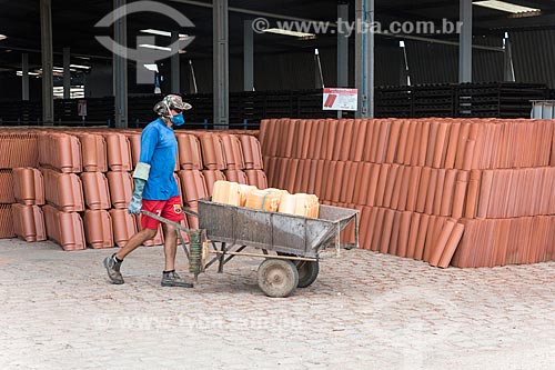  Labourer carrying tiles in sustainable pottery  - Parelhas city - Rio Grande do Norte state (RN) - Brazil