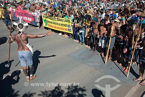  Demonstration against the municipalization of indigenous health and change from FUNAI to the Ministry of Agriculture during the 15th Free Land Camp - Esplanade of Ministries  - Brasilia city - Distrito Federal (Federal District) (DF) - Brazil