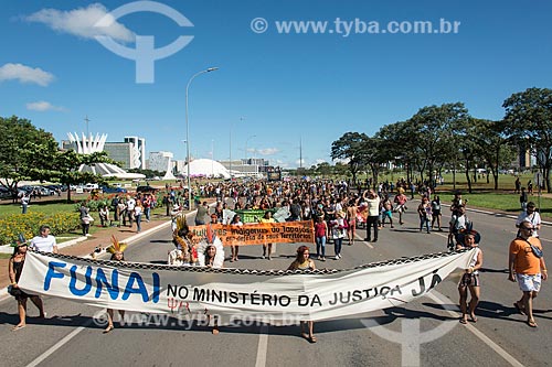  Demonstration against the municipalization of indigenous health and change from FUNAI to the Ministry of Agriculture during the 15th Free Land Camp - Esplanade of Ministries  - Brasilia city - Distrito Federal (Federal District) (DF) - Brazil