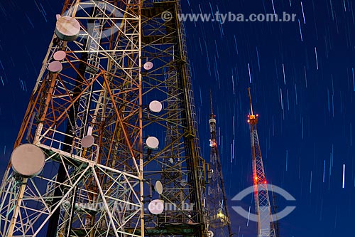  Telecommunication towers - Sumare Mountain during the dawn  - Rio de Janeiro city - Rio de Janeiro state (RJ) - Brazil
