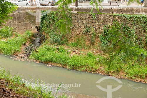  Polluted canal by irregular dumping of domestic sewage near to Comendador Jacinto Soares Souza Lima Avenue  - Uba city - Minas Gerais state (MG) - Brazil