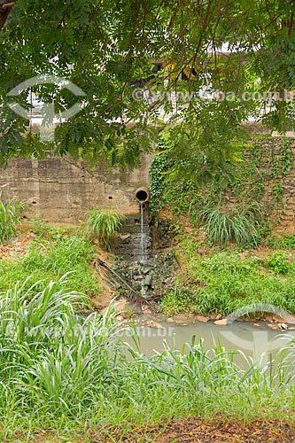  Polluted canal by irregular dumping of domestic sewage near to Comendador Jacinto Soares Souza Lima Avenue  - Uba city - Minas Gerais state (MG) - Brazil