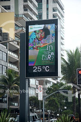  Detail of street clock - Ipanema Beach waterfront displaying the temperature  - Rio de Janeiro city - Rio de Janeiro state (RJ) - Brazil