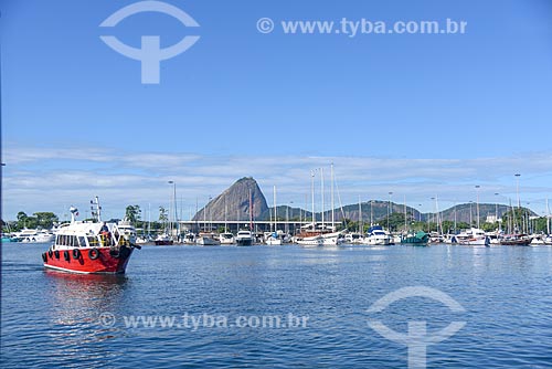  Tugboat near to Marina da Gloria (Marina of Gloria) with the Sugarloaf in the background  - Rio de Janeiro city - Rio de Janeiro state (RJ) - Brazil