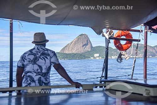  Man observing view during sightseeing boat from Guanabara Bay with the Sugarloaf in the background  - Rio de Janeiro city - Rio de Janeiro state (RJ) - Brazil