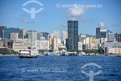  Barge that makes crossing between Rio de Janeiro and Niteroi - Guanabara Bay with buildings from the city center of Rio de Janeiro  - Rio de Janeiro city - Rio de Janeiro state (RJ) - Brazil