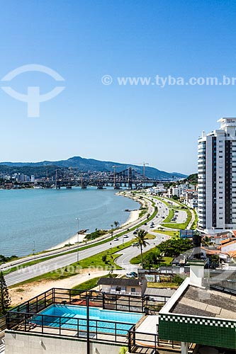  General view of the Beira Mar Continental Avenue - officially Poeta Zininho Avenue - with the Hercilio Luz Bridge (1926) in the background  - Florianopolis city - Santa Catarina state (SC) - Brazil