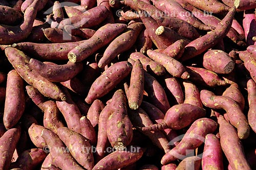  Detail of sweet potato (Ipomoea batatas) to sale - street fair - Fronteira city  - Fronteira city - Minas Gerais state (MG) - Brazil