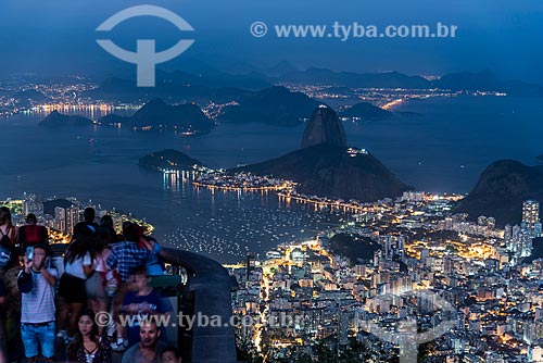  View of Sugarloaf from Christ the Redeemer mirante during the nightfall  - Rio de Janeiro city - Rio de Janeiro state (RJ) - Brazil