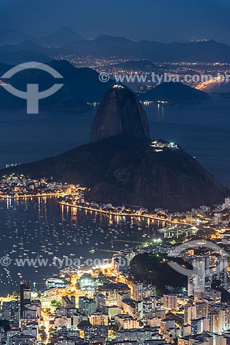  View of Sugarloaf from Christ the Redeemer mirante during the nightfall  - Rio de Janeiro city - Rio de Janeiro state (RJ) - Brazil