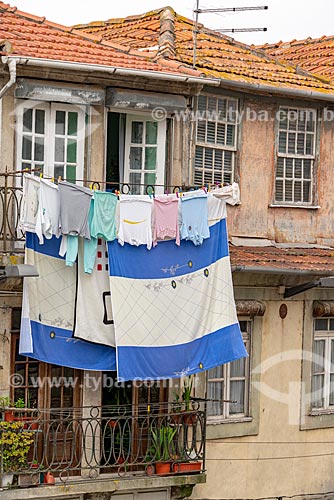  Clothes drying on the clothesline - historic house balcony  - Porto city - Porto district - Portugal