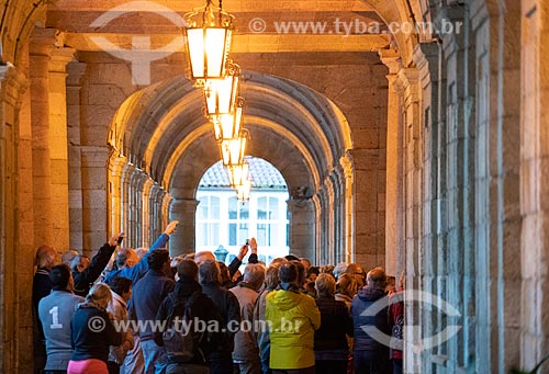  Visitors inside of the Santiago de Compostela Cathedral (1112)  - Santiago de Compostela city - Corunha province - Spain