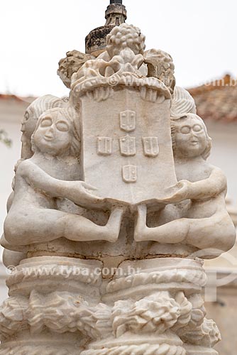  Detail of sculptures with coats - Sintra National Palace  - Sintra municipality - Lisbon district - Portugal