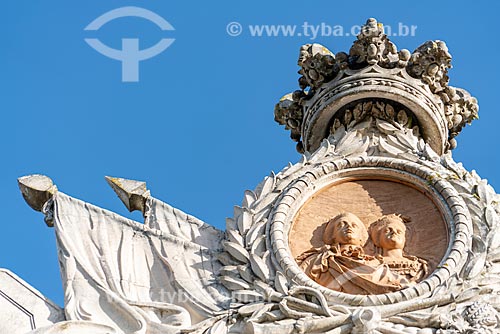  Detail of portico of the Seteais Palace (XVIII century) - current belongs to Tivoli Hotels & Resorts  - Sintra municipality - Lisbon district - Portugal