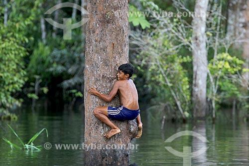  Riverine child playing - river near to Bauana riparian community - Medio Jurua Extractive Reserve  - Carauari city - Amazonas state (AM) - Brazil