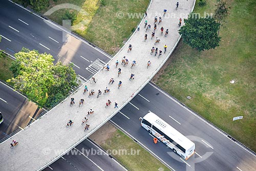  Aerial photo of the cyclists - footbridge over of Infante Dom Henrique Avenue during Bike Parade promoted by Velo-City event  - Rio de Janeiro city - Rio de Janeiro state (RJ) - Brazil
