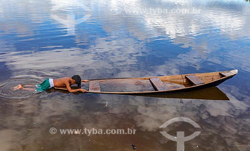  Boy from riparian community - Puranga Conquista Sustainable Development Reserve - playing in Negro River  - Manaus city - Amazonas state (AM) - Brazil