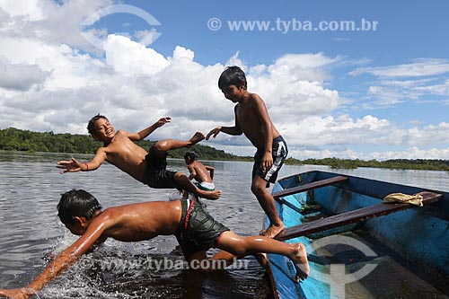 Boys from riparian community - Puranga Conquista Sustainable Development Reserve - playing in Negro River  - Manaus city - Amazonas state (AM) - Brazil
