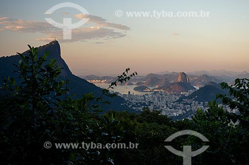  View of Christ the Redeemer - to the left - and Sugarloaf from the mirante of Vista Chinesa (Chinese View) during the sunset  - Rio de Janeiro city - Rio de Janeiro state (RJ) - Brazil