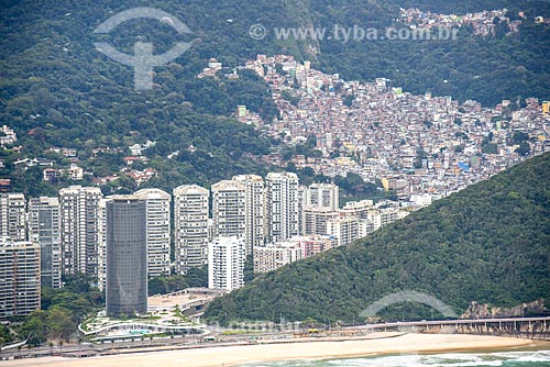  Aerial photo of the Sao Conrado neighborhood with the Rocinha Slum  - Rio de Janeiro city - Rio de Janeiro state (RJ) - Brazil