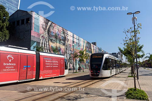  Light rail transit transiting on Mayor Luiz Paulo Conde Waterfront with the Ethnicities Wall in the background  - Rio de Janeiro city - Rio de Janeiro state (RJ) - Brazil