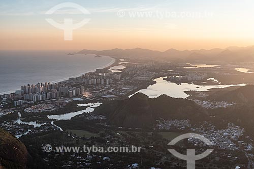  View of the Barra da Tijuca neighborhood from Pedra Bonita (Bonita Stone) during the sunset  - Rio de Janeiro city - Rio de Janeiro state (RJ) - Brazil