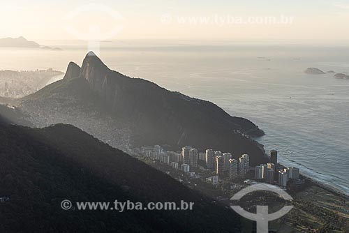 View of the Morro Dois Irmaos (Two Brothers Mountain) from Pedra Bonita (Bonita Stone)  - Rio de Janeiro city - Rio de Janeiro state (RJ) - Brazil
