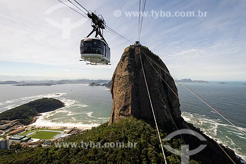  Cable car making the crossing between the Urca Mountain and Sugarloaf  - Rio de Janeiro city - Rio de Janeiro state (RJ) - Brazil