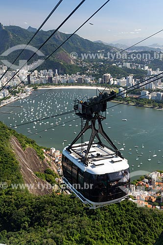  Cable car making the crossing between the Urca Mountain and Sugarloaf  - Rio de Janeiro city - Rio de Janeiro state (RJ) - Brazil