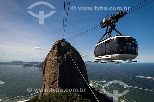  Cable car making the crossing between the Urca Mountain and Sugarloaf  - Rio de Janeiro city - Rio de Janeiro state (RJ) - Brazil