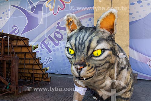  Allegory as a cat opposite to Samba school warehouse - Cidade do Samba Joaozinho Trinta  - Rio de Janeiro city - Rio de Janeiro state (RJ) - Brazil