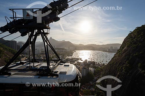  Cable car making the crossing to Urca Mountain with the Christ the Redeemer in the background  - Rio de Janeiro city - Rio de Janeiro state (RJ) - Brazil