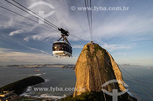  Cable car making the crossing between the Urca Mountain and Sugarloaf  - Rio de Janeiro city - Rio de Janeiro state (RJ) - Brazil